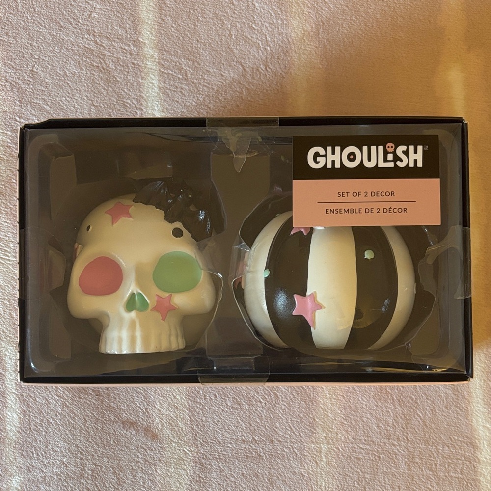 Ghoulish Skull and Pumpkin Holiday Decor Set - Black, White, Pink, Green